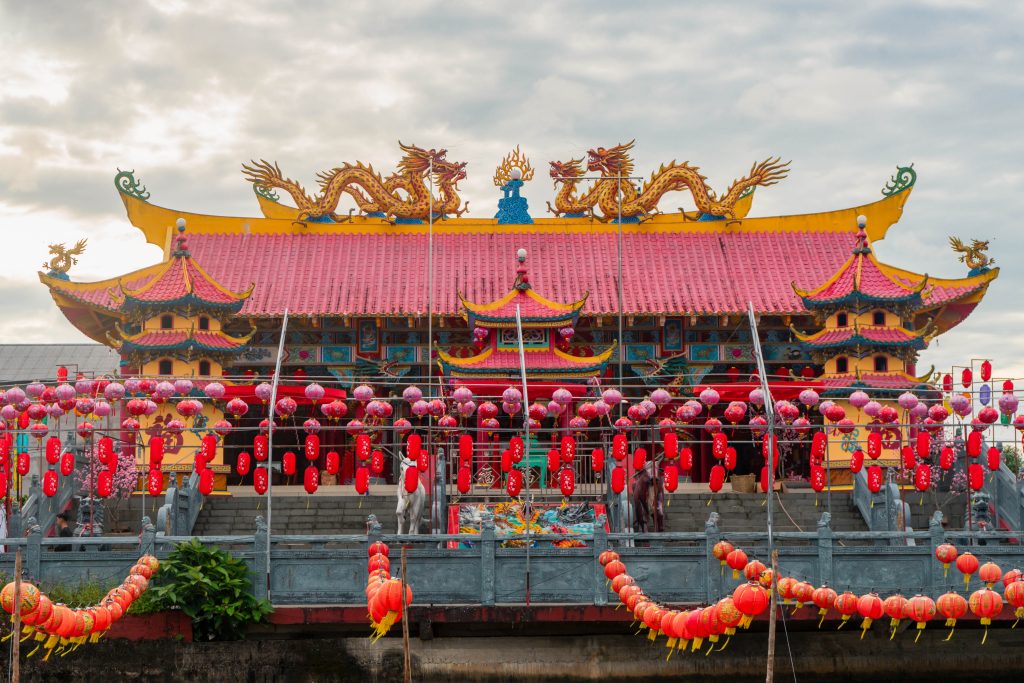 Memikat Wisatawan, Kelenteng Sam Bong Dja Sambas Hadirkan Pesona "Kuda Terbang" di Perayaan Imlek 2026 dsc07806