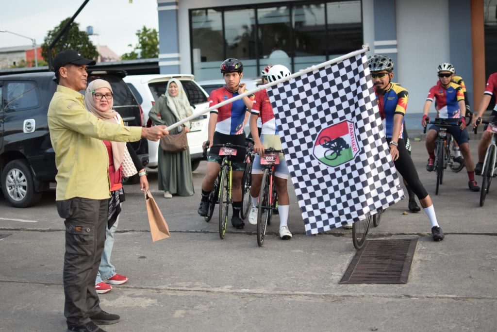 Pelepasan Tour Sepeda Sambas–Kuching–Pontianak Resmi Digelar, Tempuh 555 KM Lintas Negara whatsapp image 2026 02 09 at 07.49.20 (1)