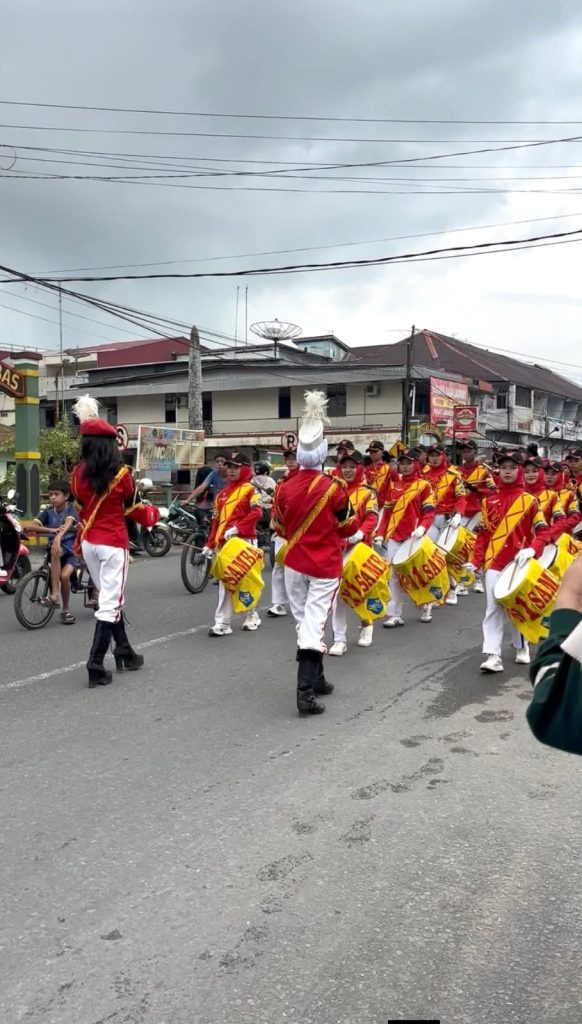 Festival Drumband Sambas 2026 Berlangsung Meriah, Ajang Unjuk Bakat Generasi Muda whatsapp image 2026 04 26 at 09.39.53