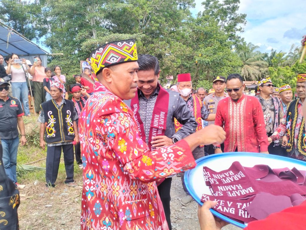 Semangat Syukur dan Kebersamaan Warnai Gawai Dayak Berape Sawa Ke-V di Desa Maribas whatsapp image 2026 05 30 at 16.42.09 (3)