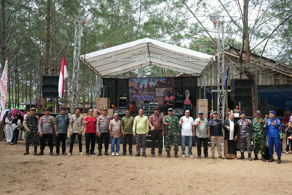 Festival Pantai Perang Telur Penyu 2026 Berlangsung Meriah, Padukan Pelestarian Budaya dan Konservasi Penyu di Pesisir Paloh dsc09776