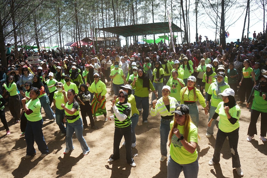 Festival Pantai Perang Telur Penyu 2026 Berlangsung Meriah, Padukan Pelestarian Budaya dan Konservasi Penyu di Pesisir Paloh dsc09873